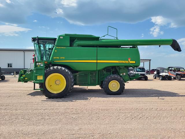 Image of John Deere 9770 STS equipment image 4