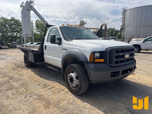 Image of Ford F-450 equipment image 2