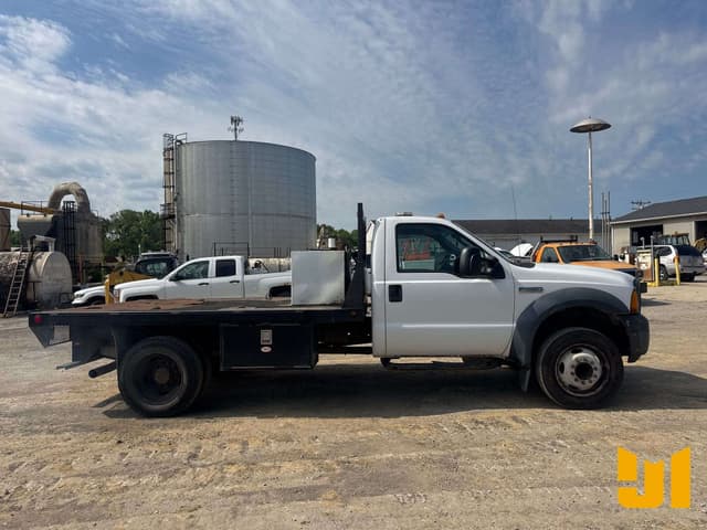 Image of Ford F-450 equipment image 3