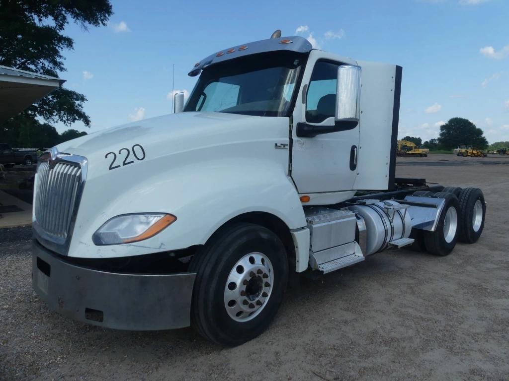2018 International LT625 Equipment Image0