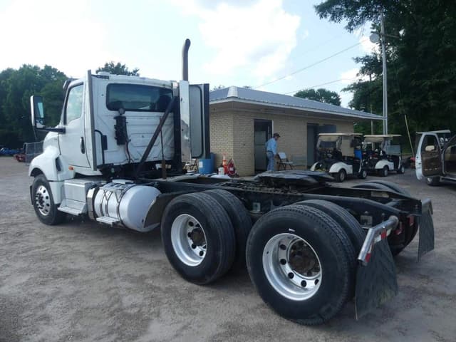 Image of International LT625 equipment image 3
