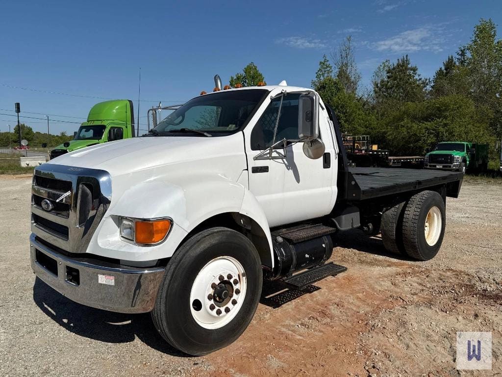 2006 Ford F-750 Equipment Image0
