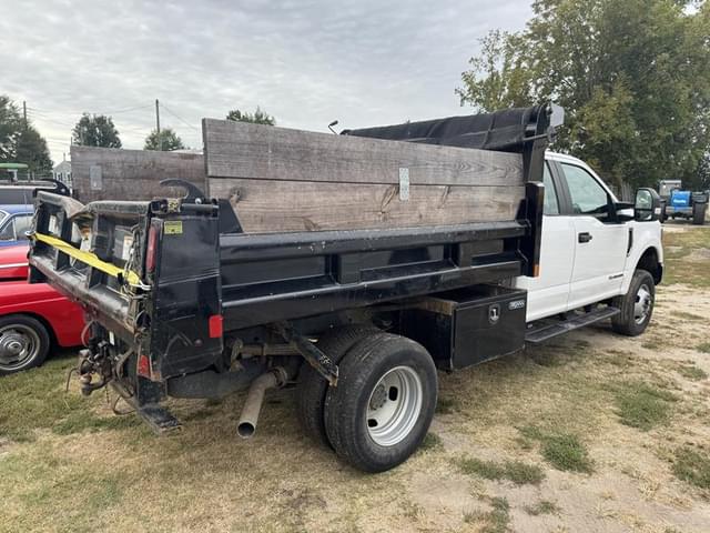 Image of Ford F-350 equipment image 2