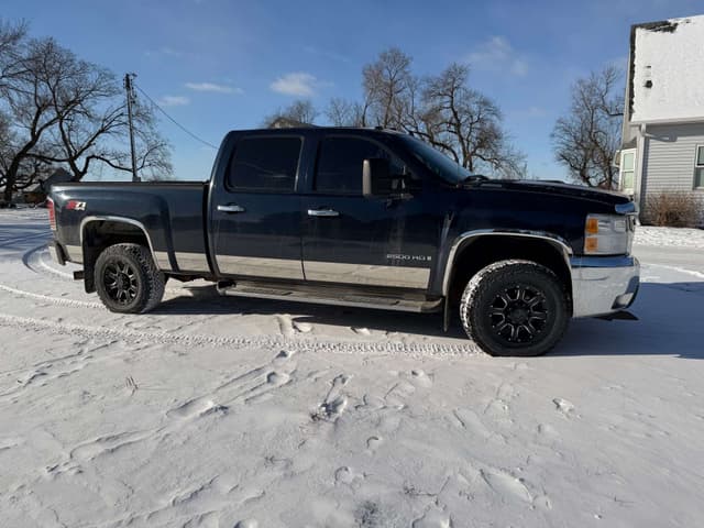 Image of Chevrolet 2500 equipment image 4