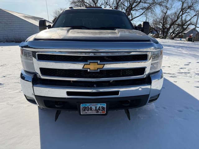 Image of Chevrolet 2500 equipment image 2