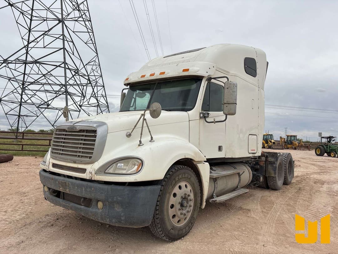 Image of Freightliner Columbia Primary image
