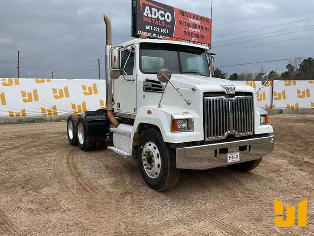 Image of Western Star 4700 equipment image 2