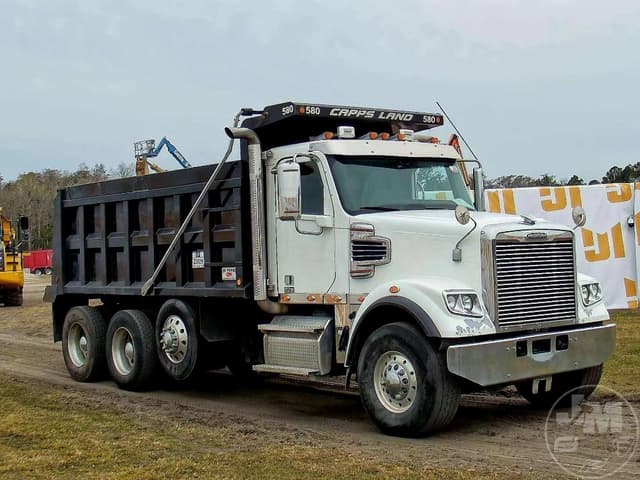 Image of Freightliner SD122 equipment image 3