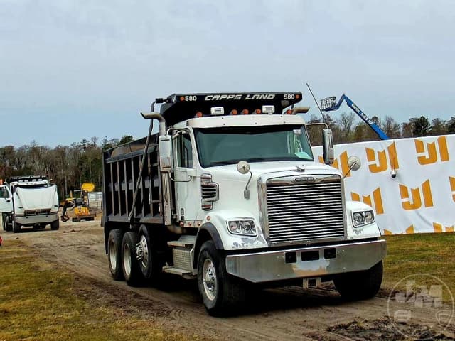 Image of Freightliner SD122 equipment image 2