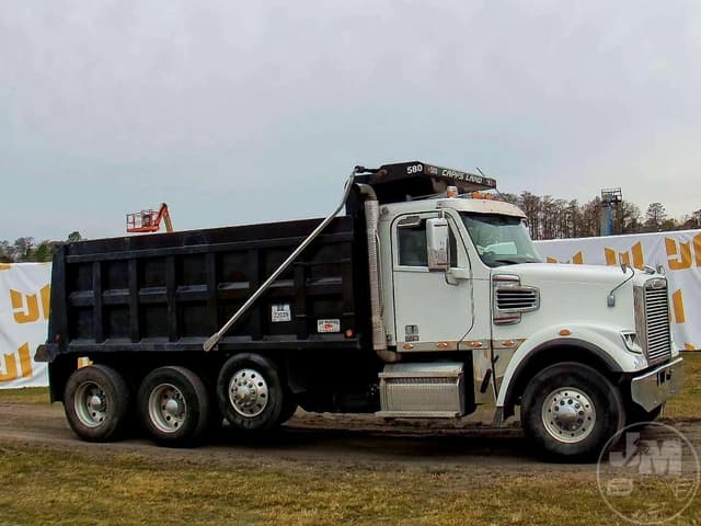 Image of Freightliner SD122 equipment image 4