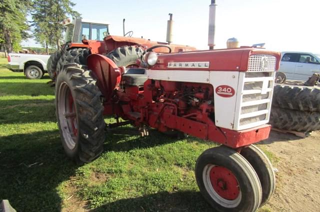 Image of Farmall 340 equipment image 3