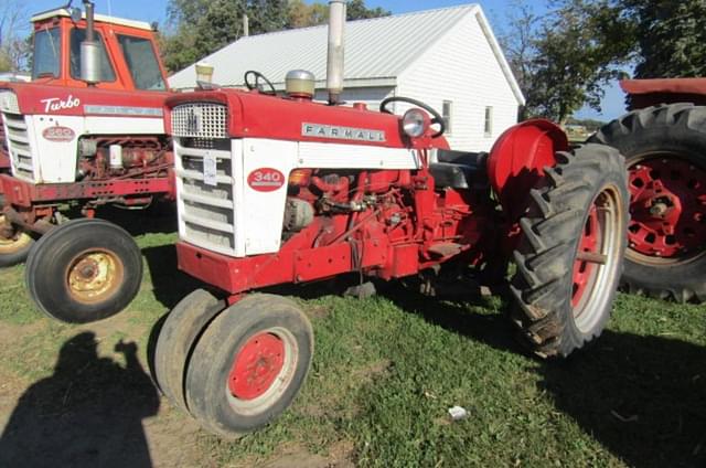 Image of Farmall 340 equipment image 2