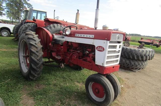 Image of Farmall 340 equipment image 1