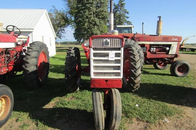 Image of Farmall 340 equipment image 4