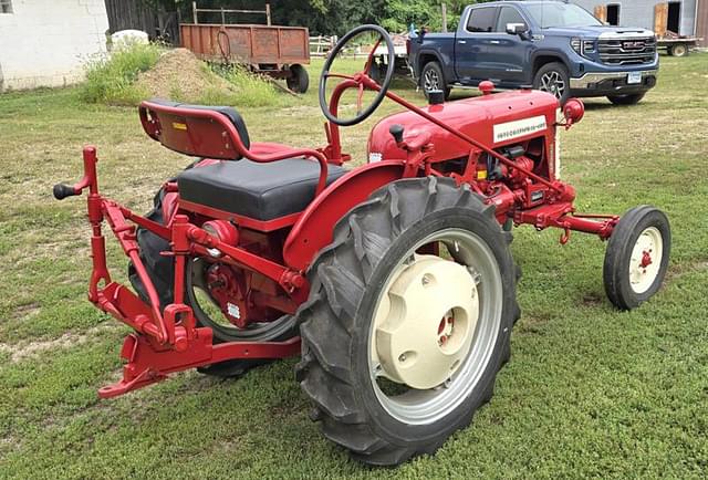 Image of International Harvester Cub Lo-Boy equipment image 2