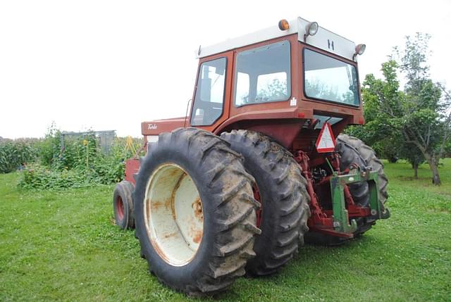 Image of International Harvester 1066 equipment image 2