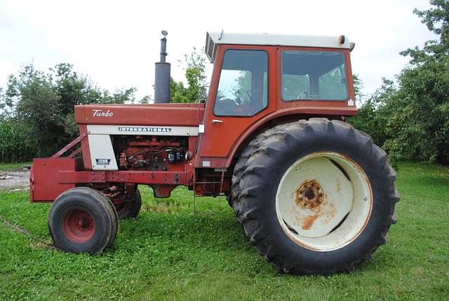 Image of International Harvester 1066 equipment image 1