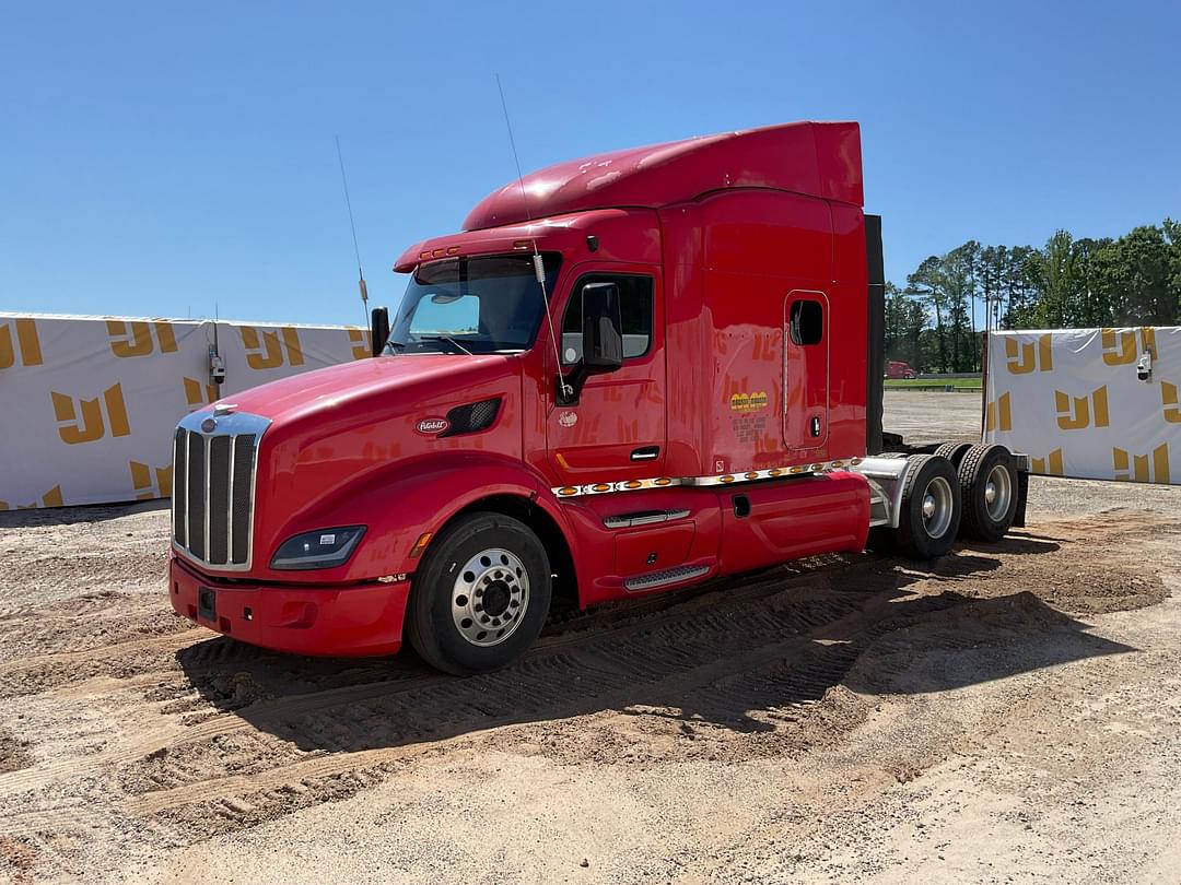 Image of Peterbilt 579 Primary image