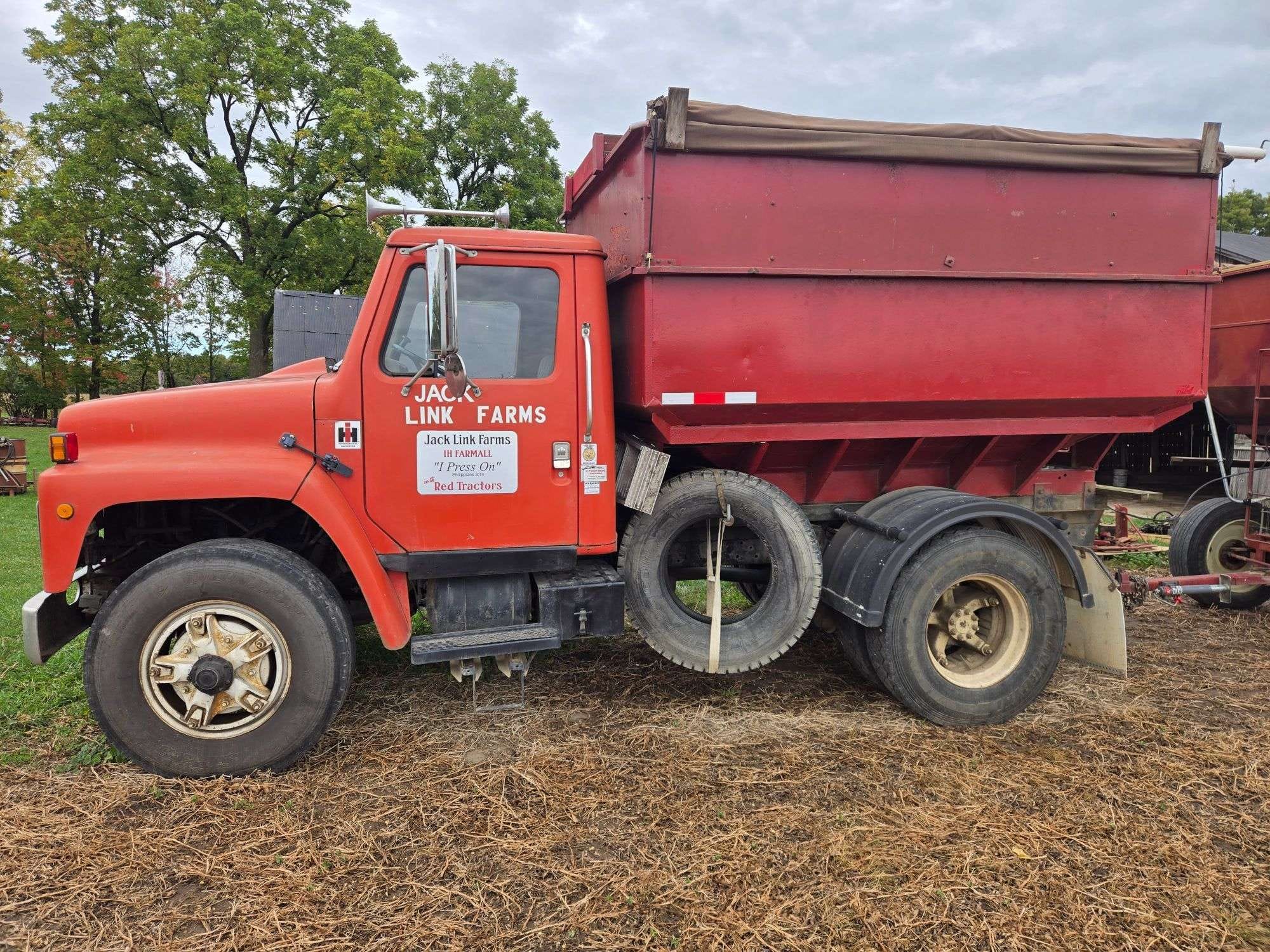 1980 International 1955 Equipment Image0