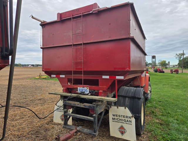 Image of International 1955 equipment image 3