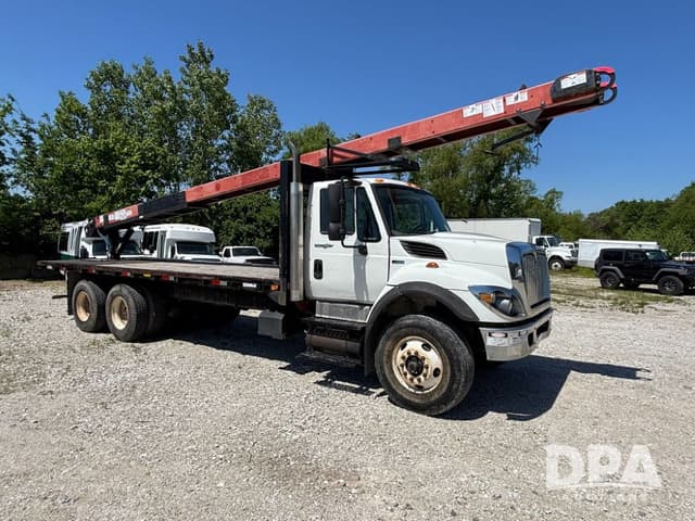 Image of International Workstar 7400 equipment image 1