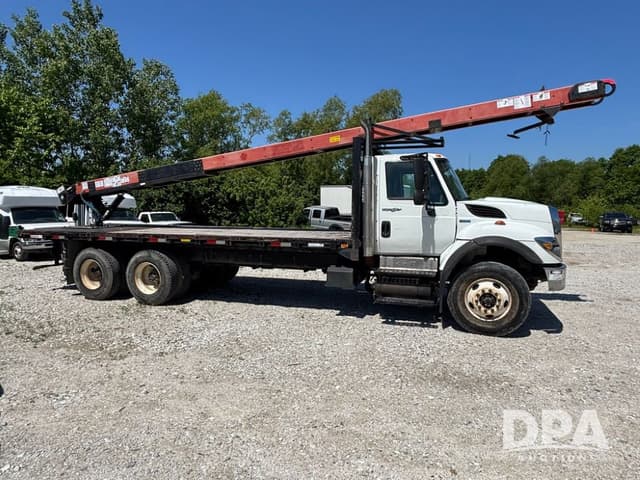 Image of International Workstar 7400 equipment image 2