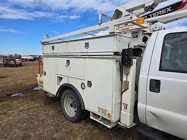 Image of Ford F-550 equipment image 4