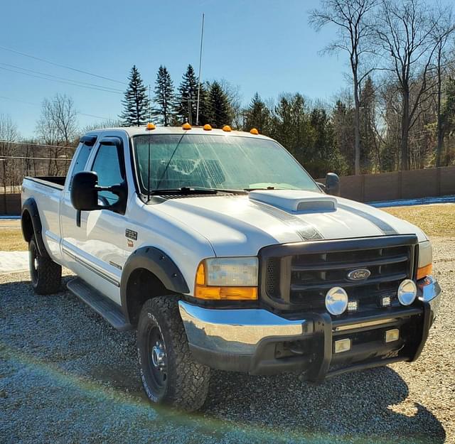 Image of Ford F-350 equipment image 2