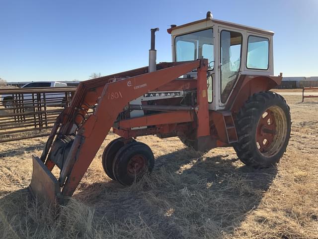 Image of Farmall 806 equipment image 2