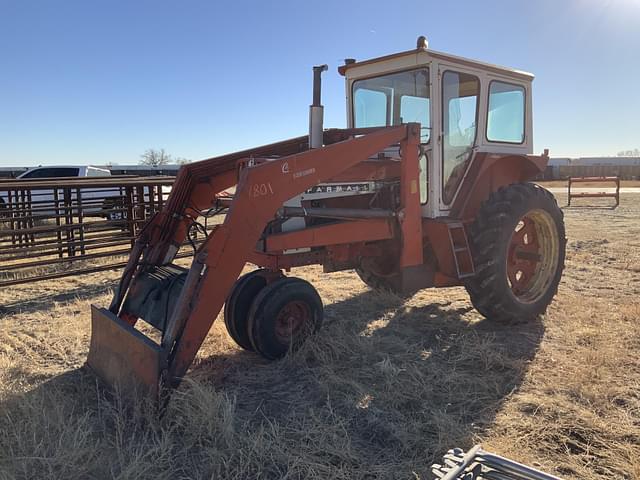 Image of Farmall 806 equipment image 1