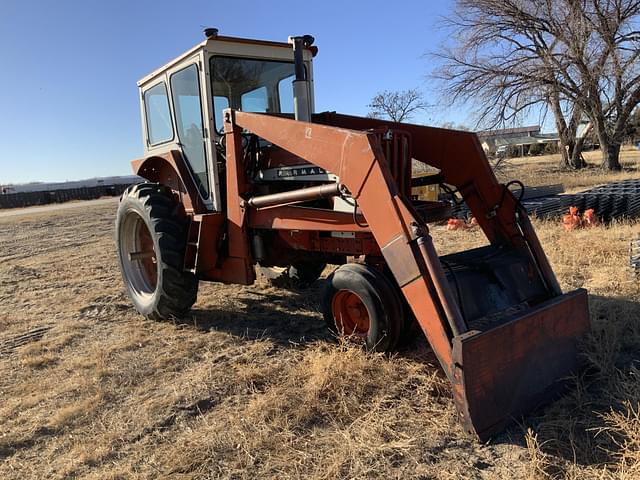 Image of Farmall 806 equipment image 4