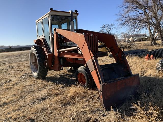 Image of Farmall 806 equipment image 3