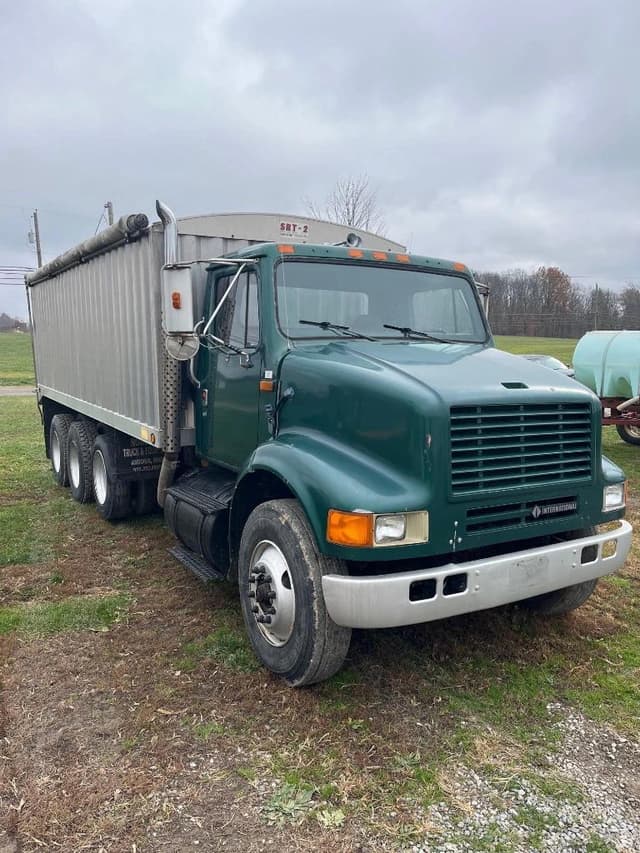 Image of International 8100 equipment image 1