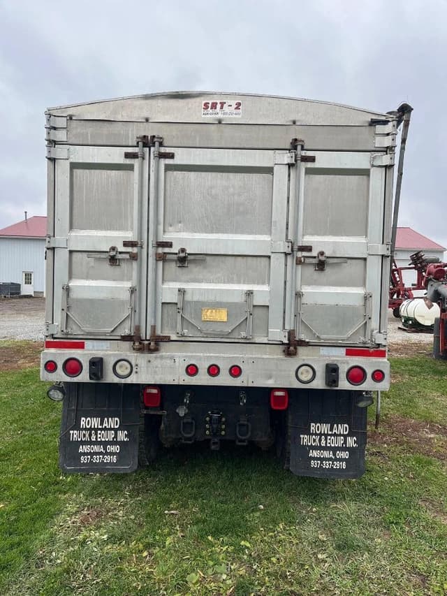 Image of International 8100 equipment image 3