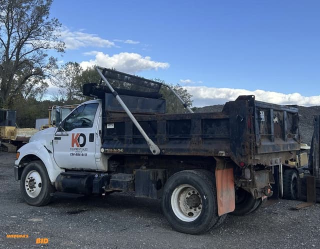Image of Ford F-750 equipment image 1
