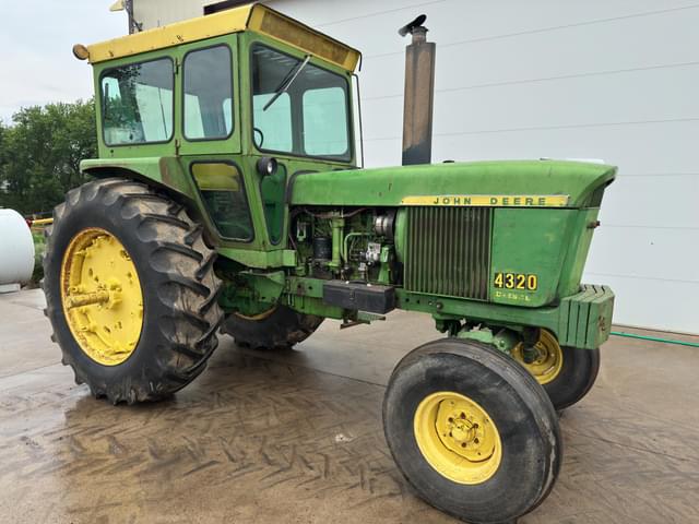 Image of John Deere 4320 equipment image 1