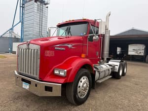 2001 Kenworth T800 Image