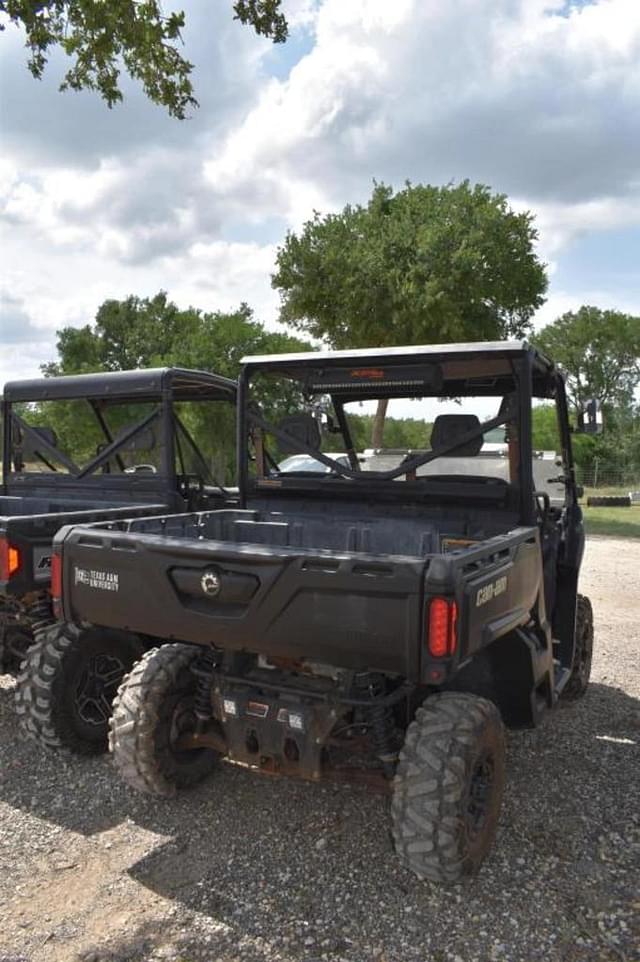 Image of Can-Am Defender equipment image 2