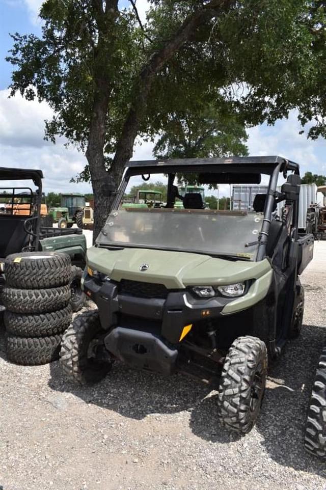 Image of Can-Am Defender equipment image 1
