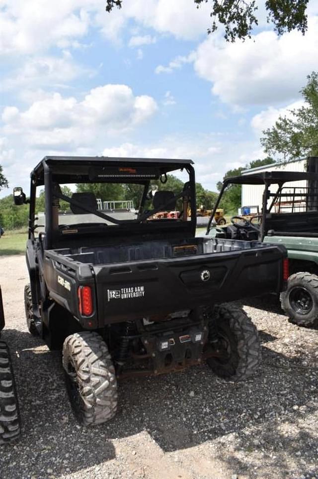 Image of Can-Am Defender equipment image 3