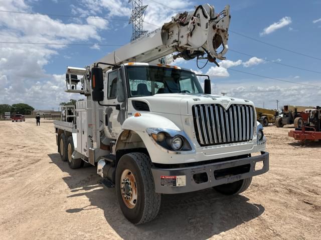 Image of International 7400 equipment image 2