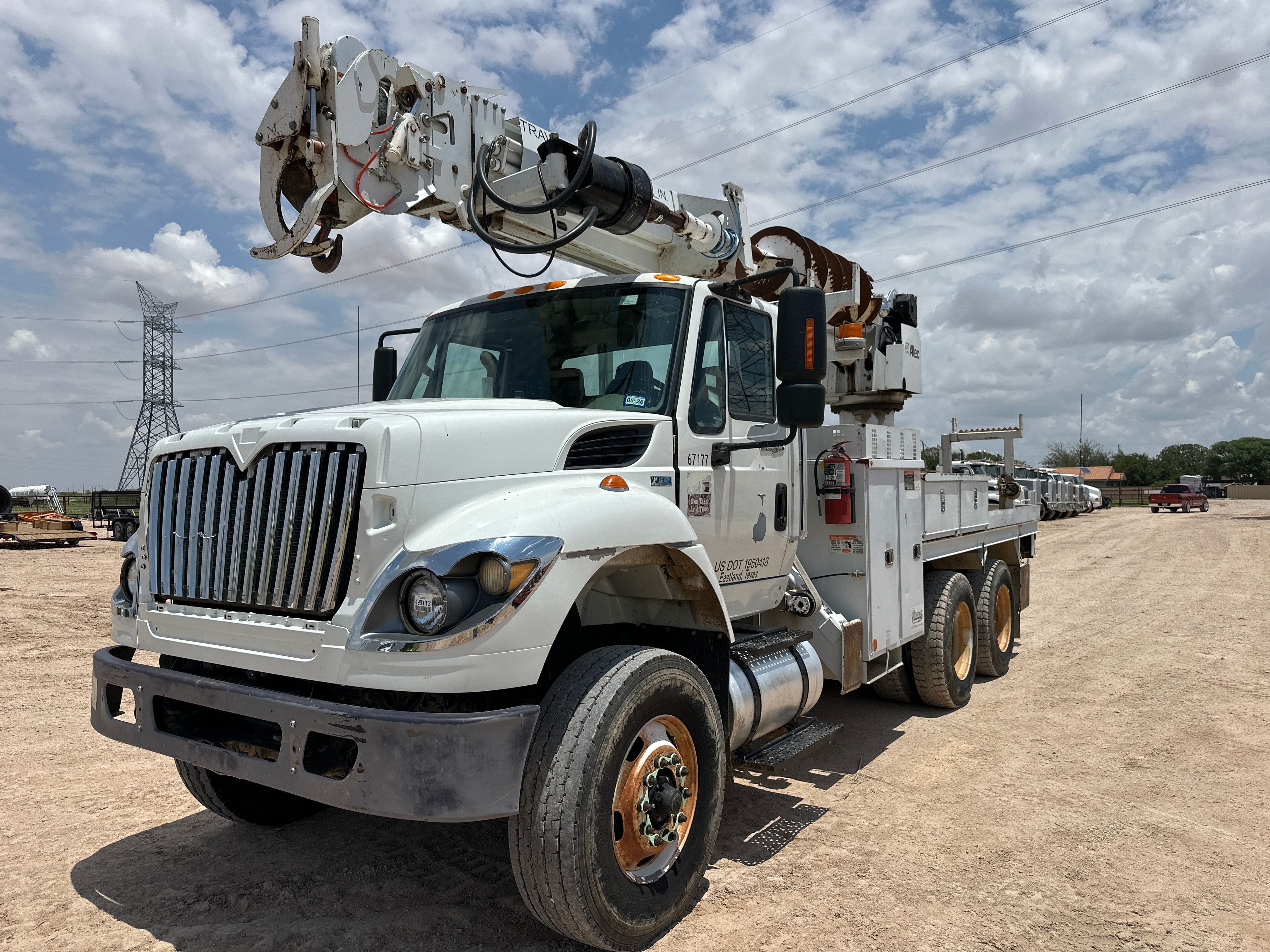 2011 International 7400 Equipment Image0