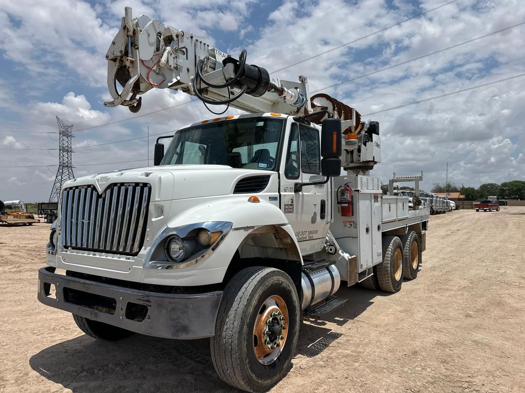 Image of International 7400 Primary image