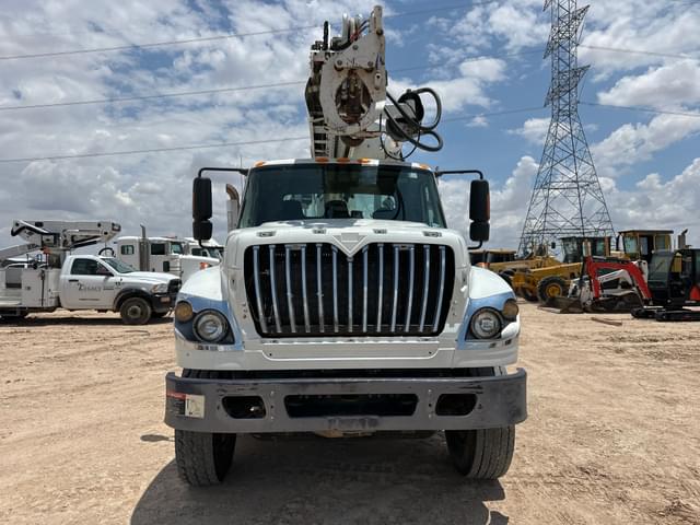 Image of International 7400 equipment image 1