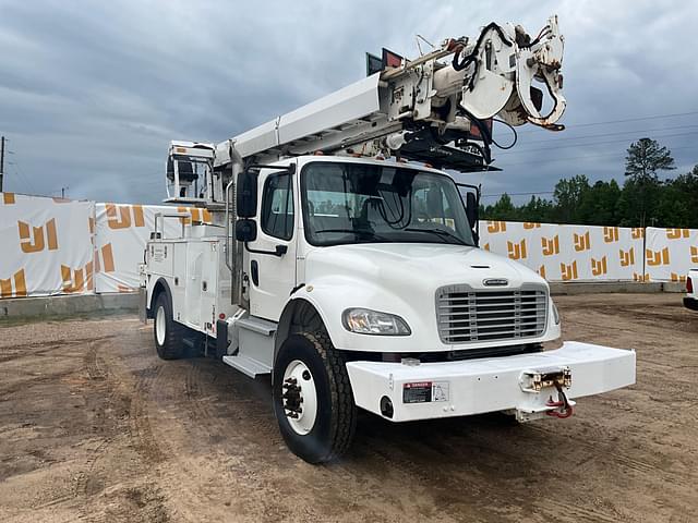 Image of Freightliner M2 106 equipment image 2