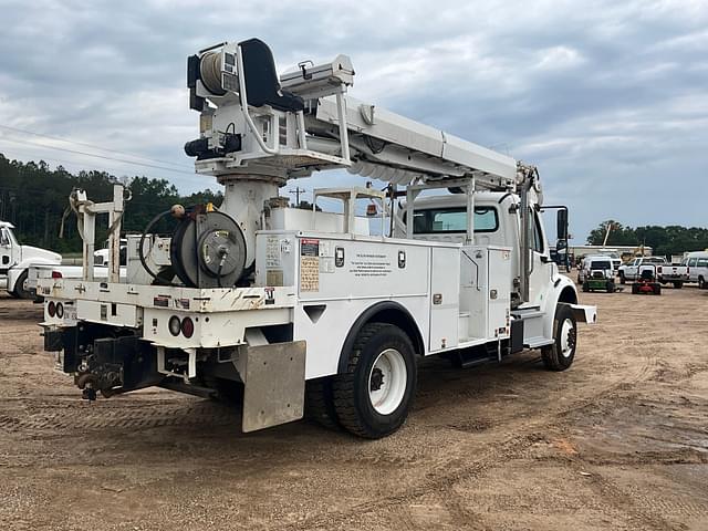 Image of Freightliner M2 106 equipment image 4