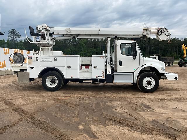 Image of Freightliner M2 106 equipment image 3