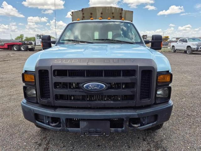 Image of Ford F-350 equipment image 2