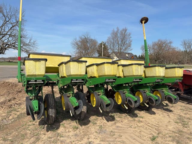 Image of John Deere 7000 equipment image 2