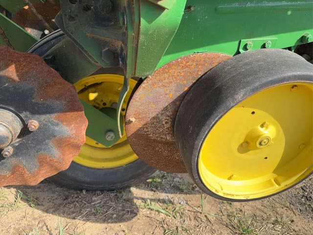 Image of John Deere 7000 equipment image 4